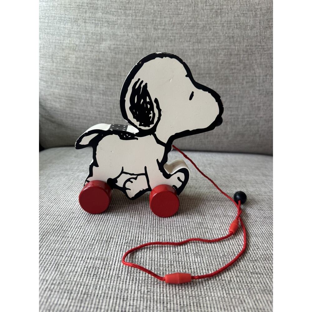 2013 Snoopy Peanuts Wooden Pull Car Toy Dog Puppy vintage toy